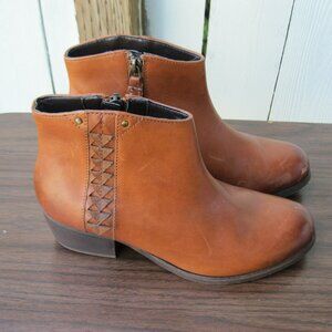 Clarks Maypearl Fawn Brown Leather Ankle Boots Women’s Size 7 M ORTHOLITE Shoes